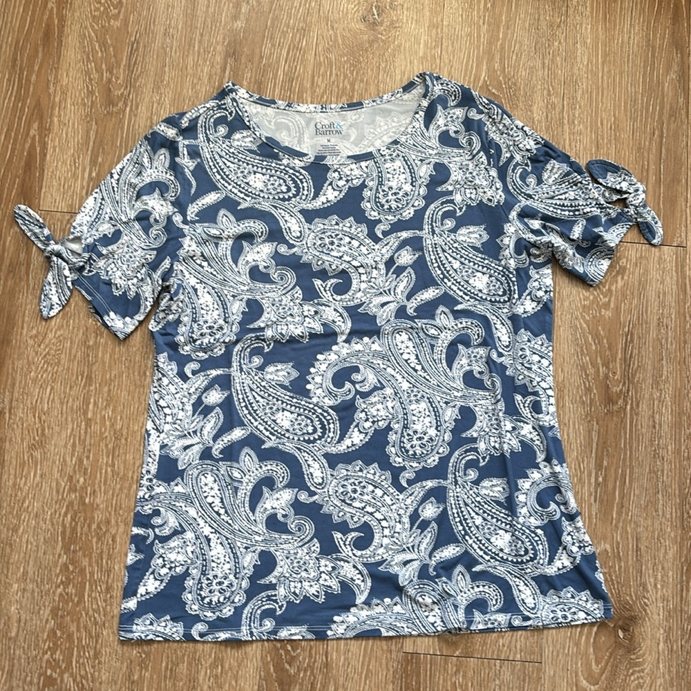 Croft & Barrow blue & white paisley print tie sleeve t shirt, medium